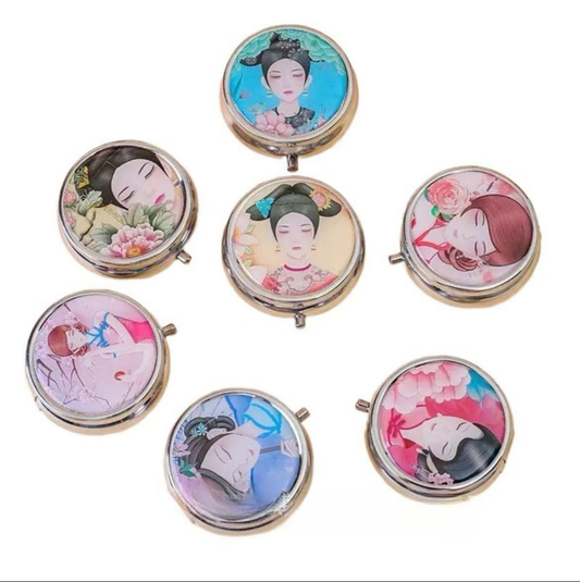 镜子固体香膏，改善皮肤干燥，花香香调（薰衣草，鹅梨帐中香，玉兰，雪中春信，蓝风铃，小苍兰，乌木沉，古龙，沉香，檀香，玫瑰，龙涎）